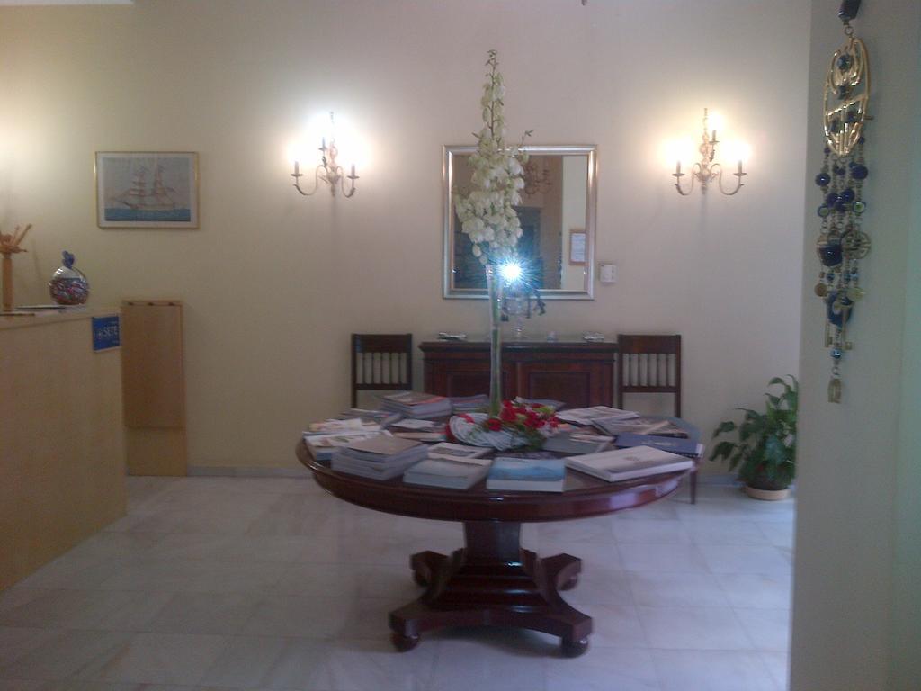 Efplias Hotel Apartments Piraeus Bagian luar foto