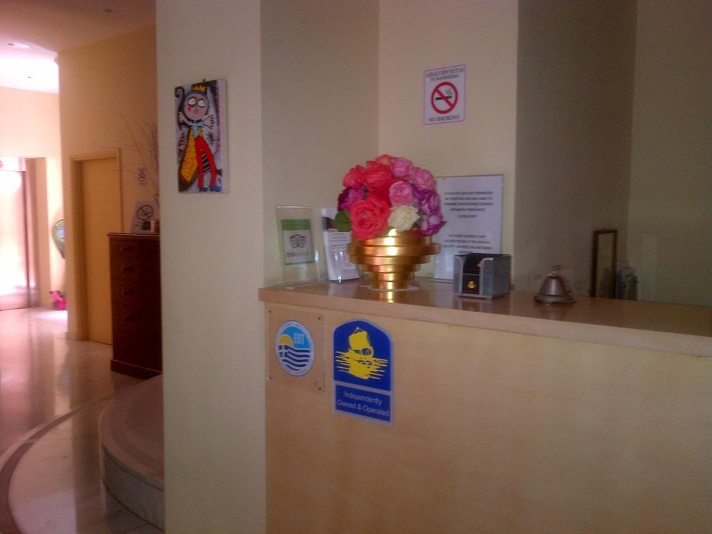 Efplias Hotel Apartments Piraeus Bagian luar foto