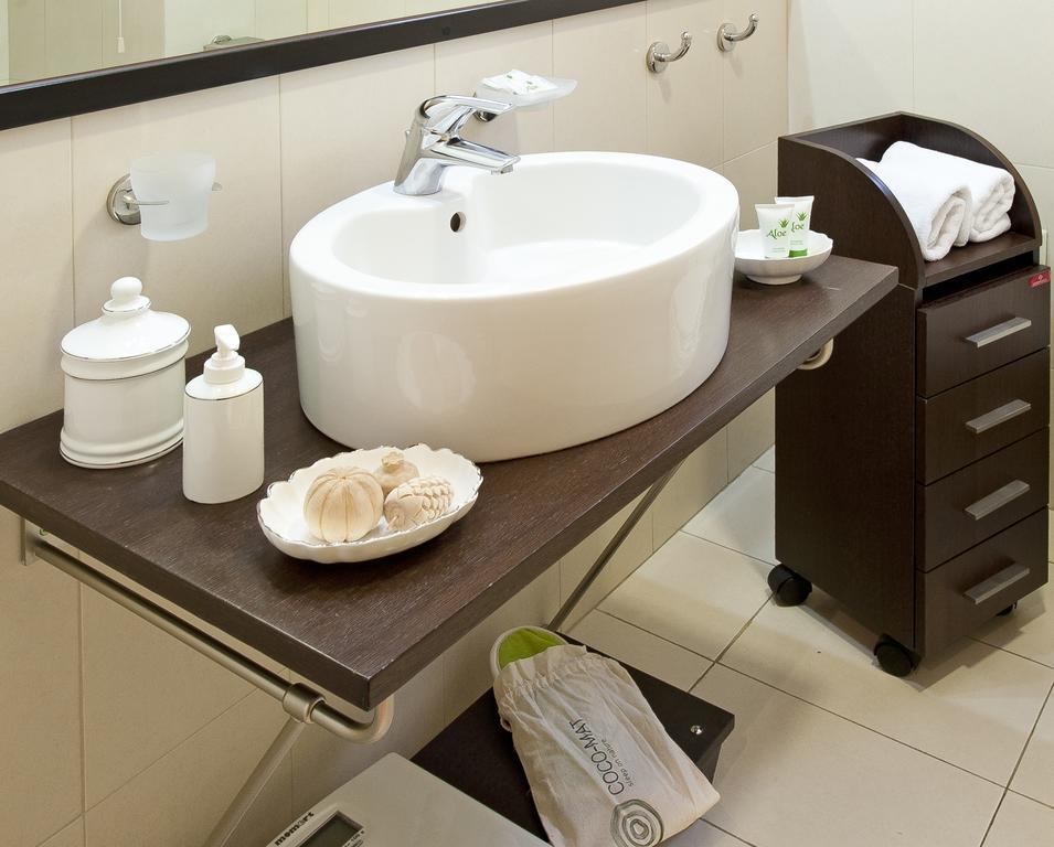 Efplias Hotel Apartments Piraeus Bagian luar foto