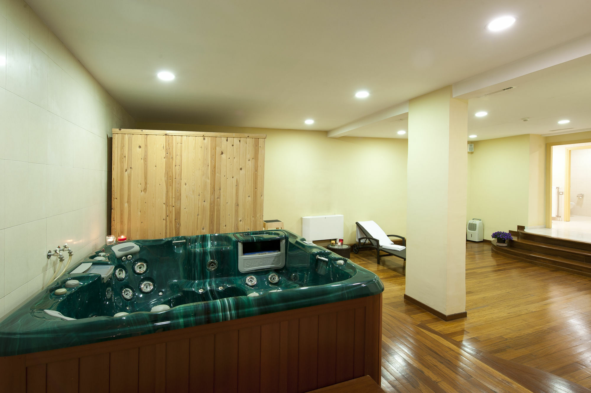 Efplias Hotel Apartments Piraeus Bagian luar foto