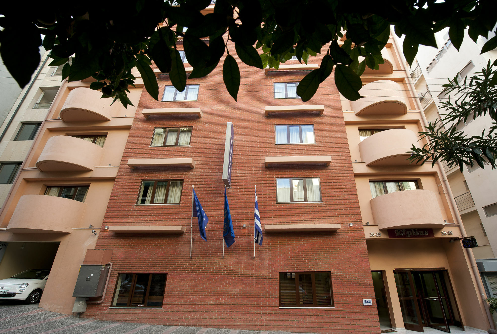 Efplias Hotel Apartments Piraeus Bagian luar foto