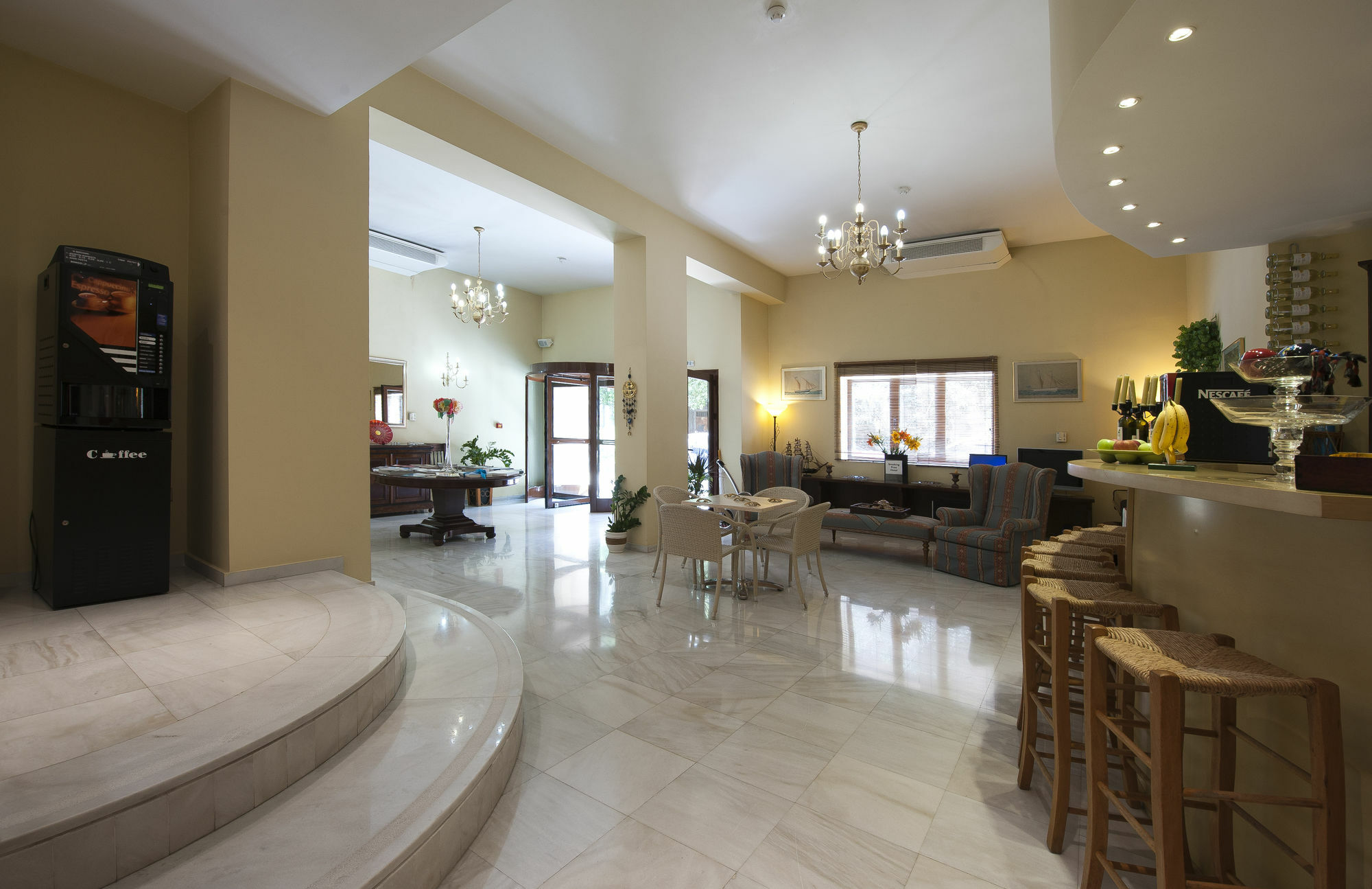 Efplias Hotel Apartments Piraeus Bagian luar foto