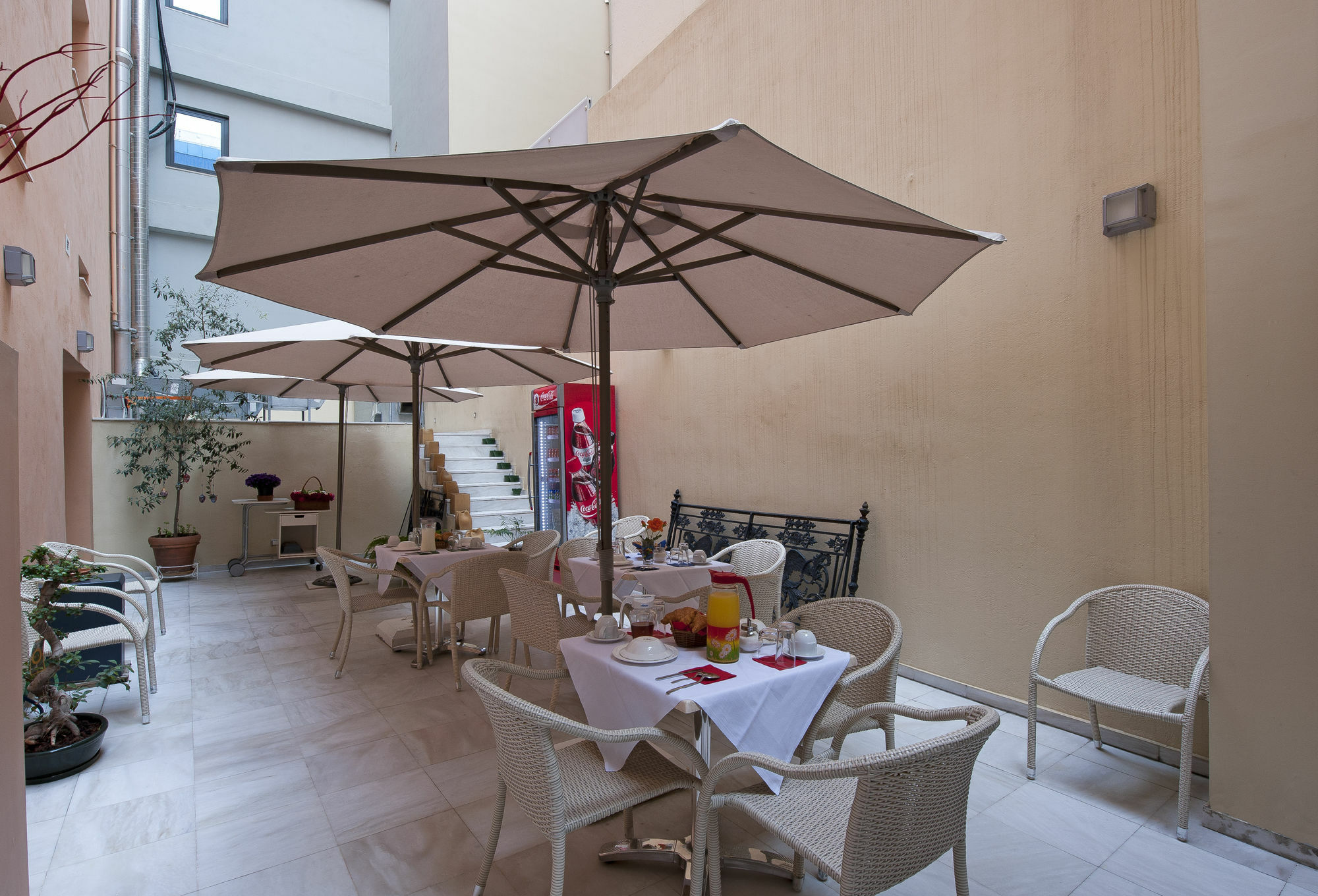 Efplias Hotel Apartments Piraeus Bagian luar foto