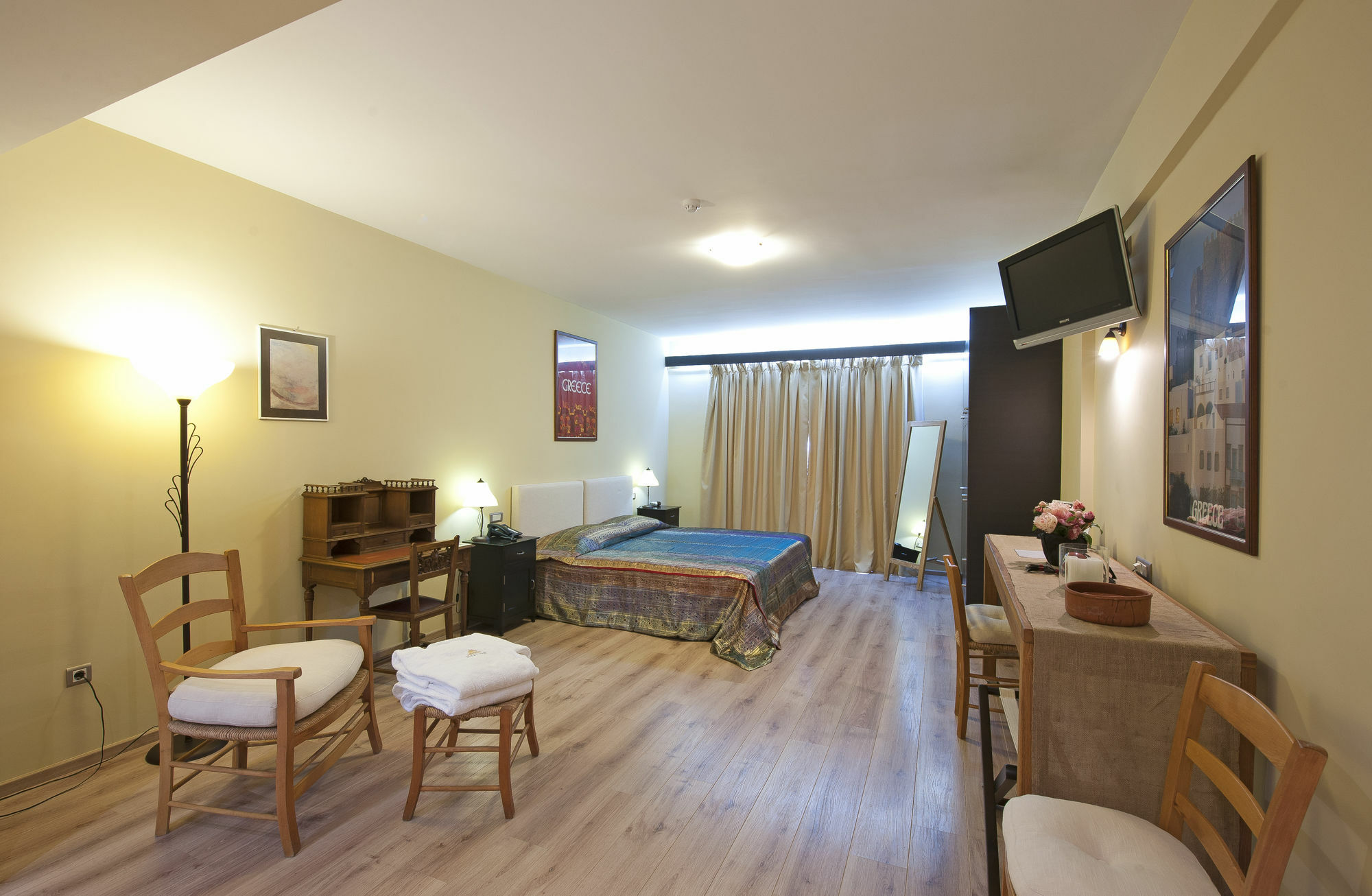Efplias Hotel Apartments Piraeus Bagian luar foto