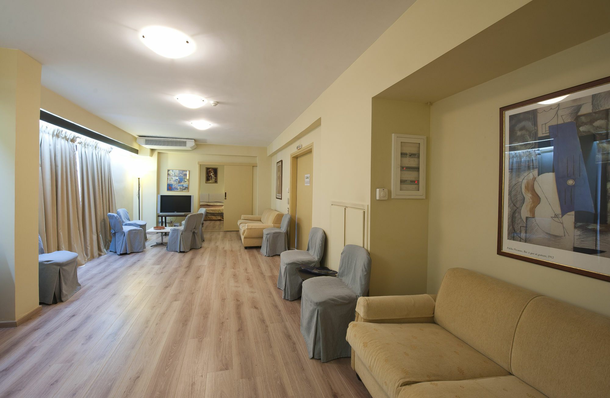 Efplias Hotel Apartments Piraeus Bagian luar foto