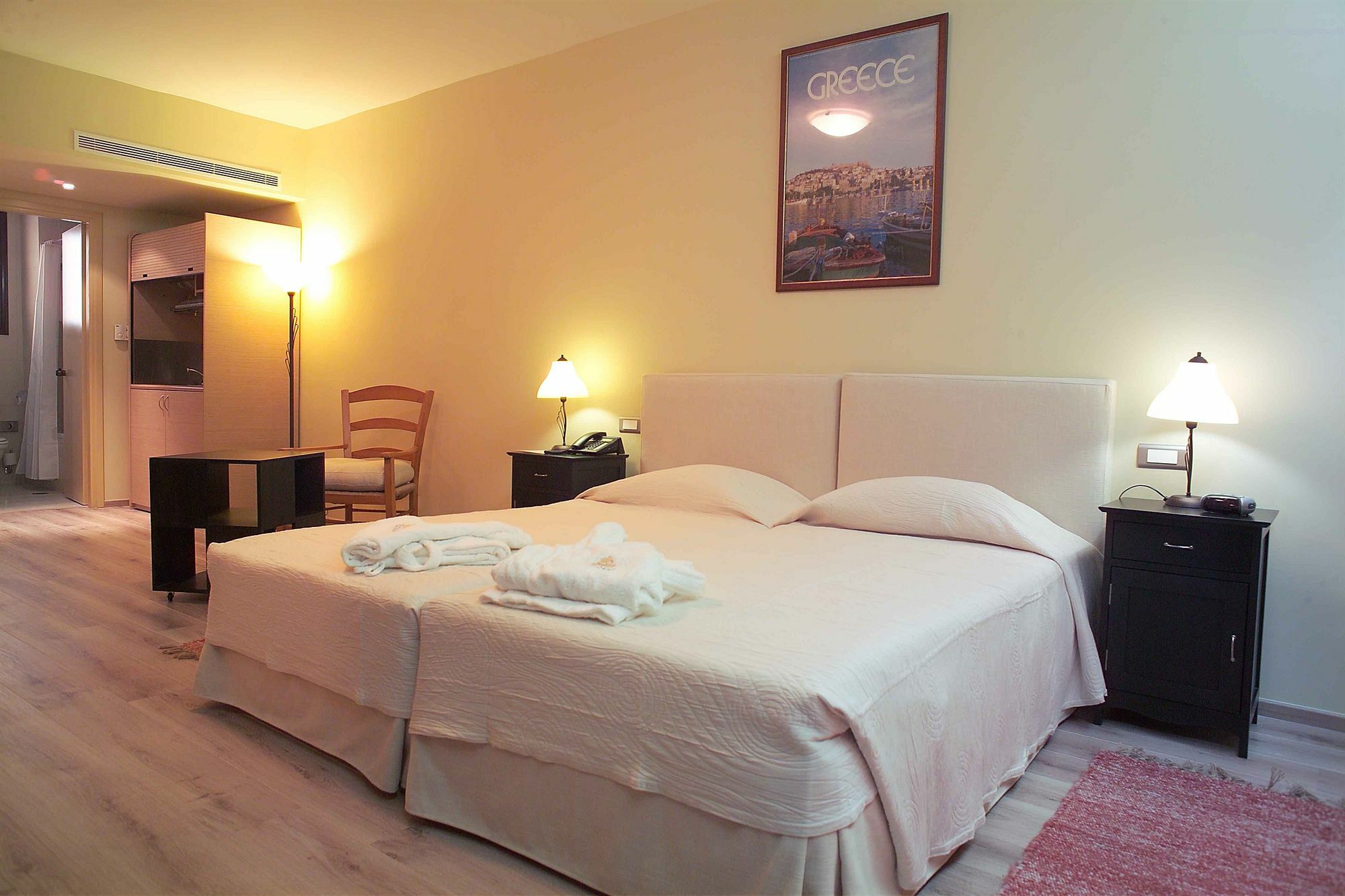 Efplias Hotel Apartments Piraeus Ruang foto