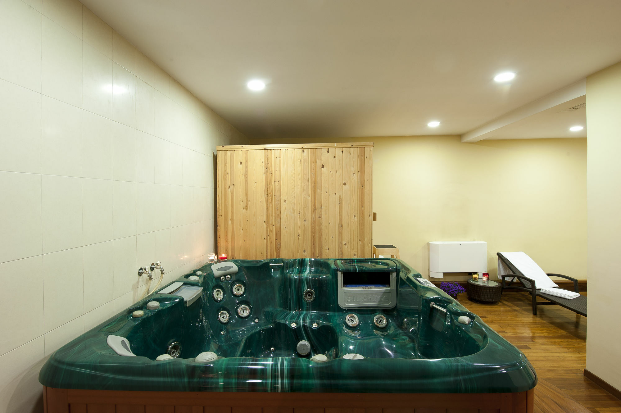 Efplias Hotel Apartments Piraeus Bagian luar foto