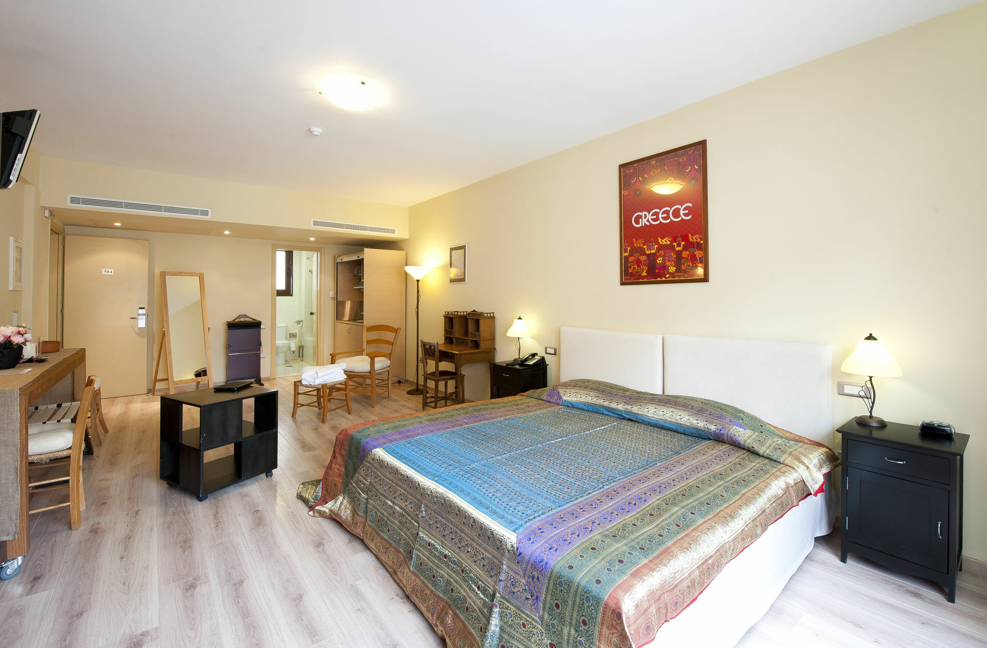 Efplias Hotel Apartments Piraeus Bagian luar foto