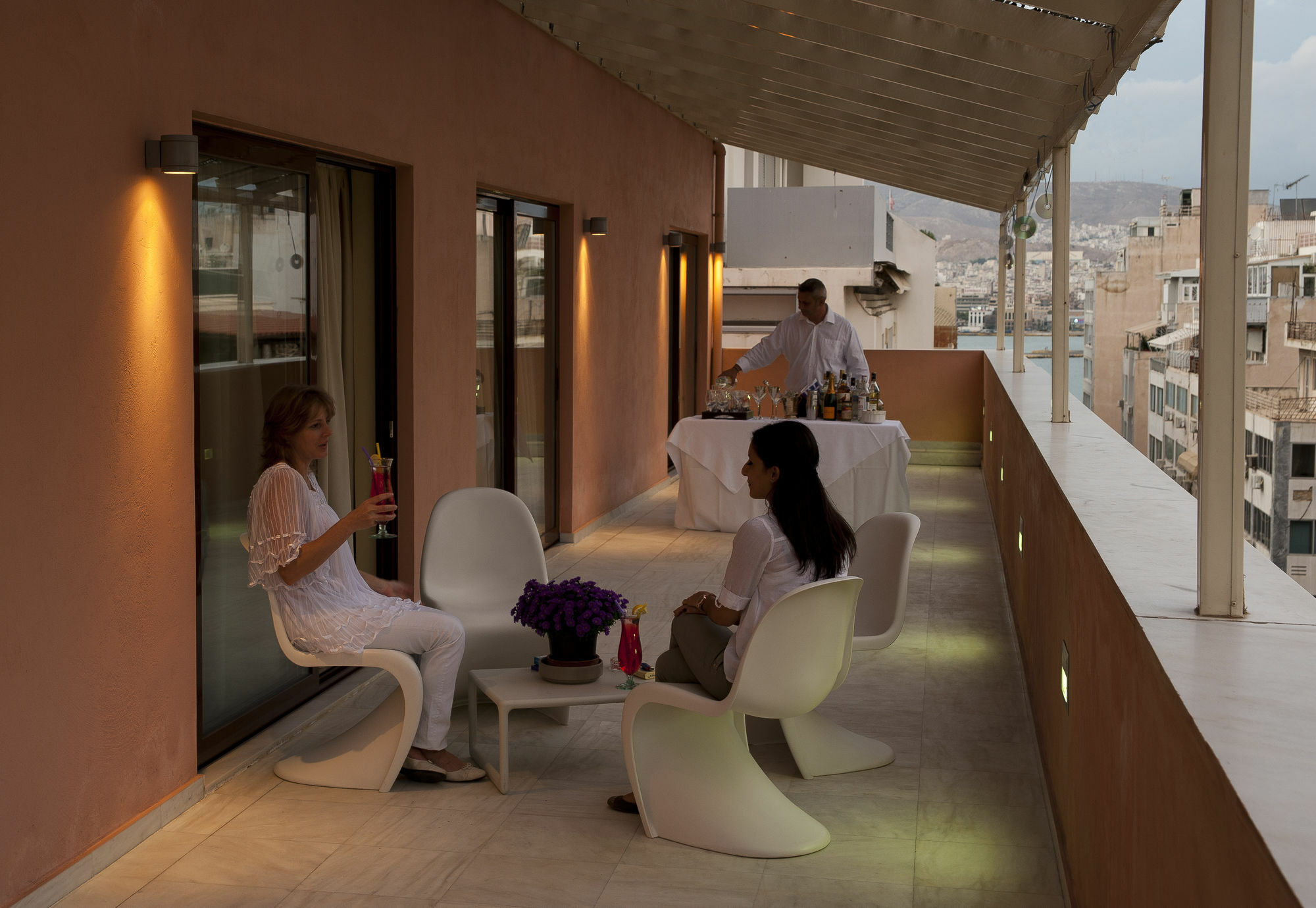 Efplias Hotel Apartments Piraeus Bagian luar foto