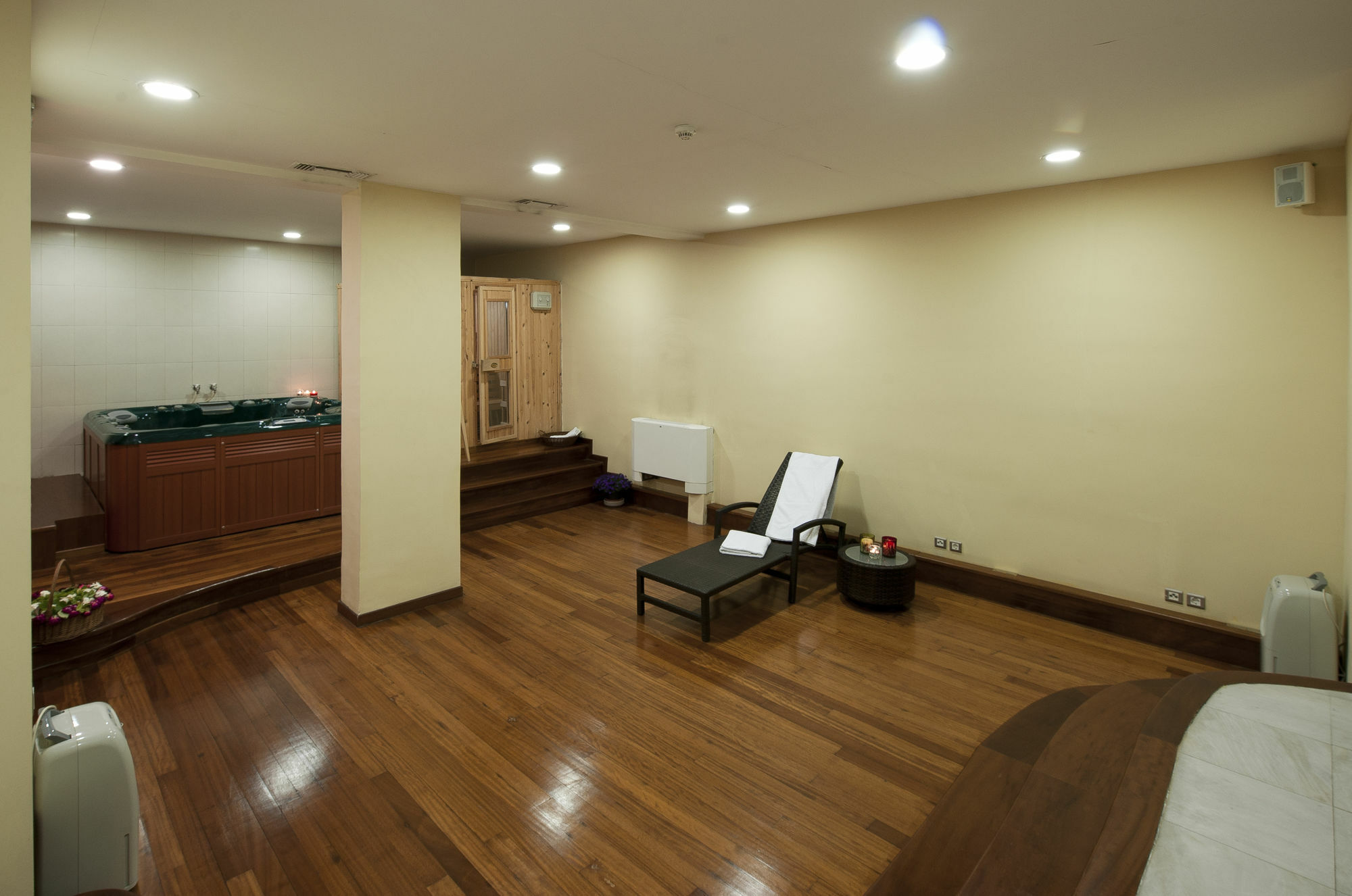 Efplias Hotel Apartments Piraeus Bagian luar foto